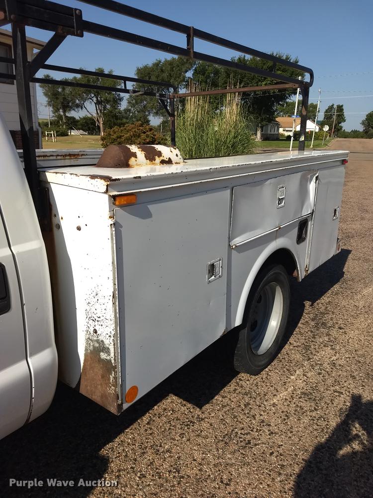 image for item ER9047 2001 Ford F450 Super Duty Crew Cab service truck