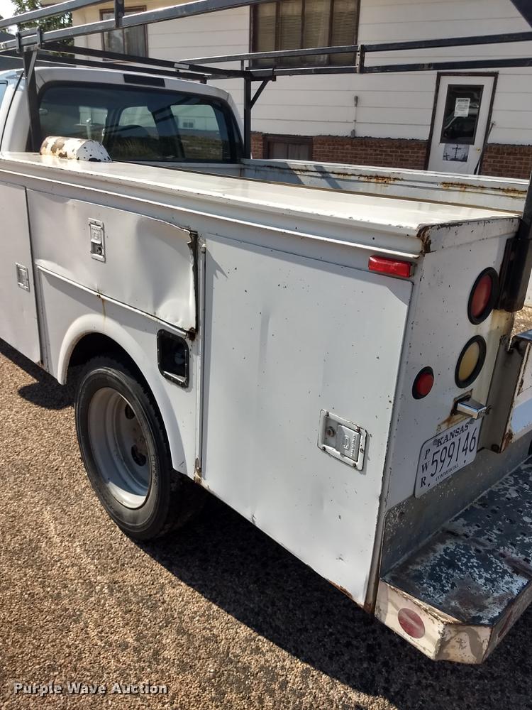 image for item ER9047 2001 Ford F450 Super Duty Crew Cab service truck