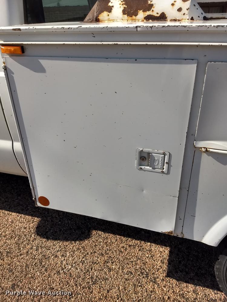 image for item ER9047 2001 Ford F450 Super Duty Crew Cab service truck