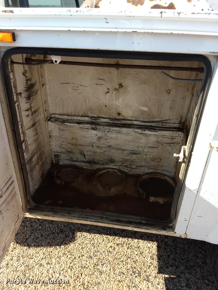 image for item ER9047 2001 Ford F450 Super Duty Crew Cab service truck