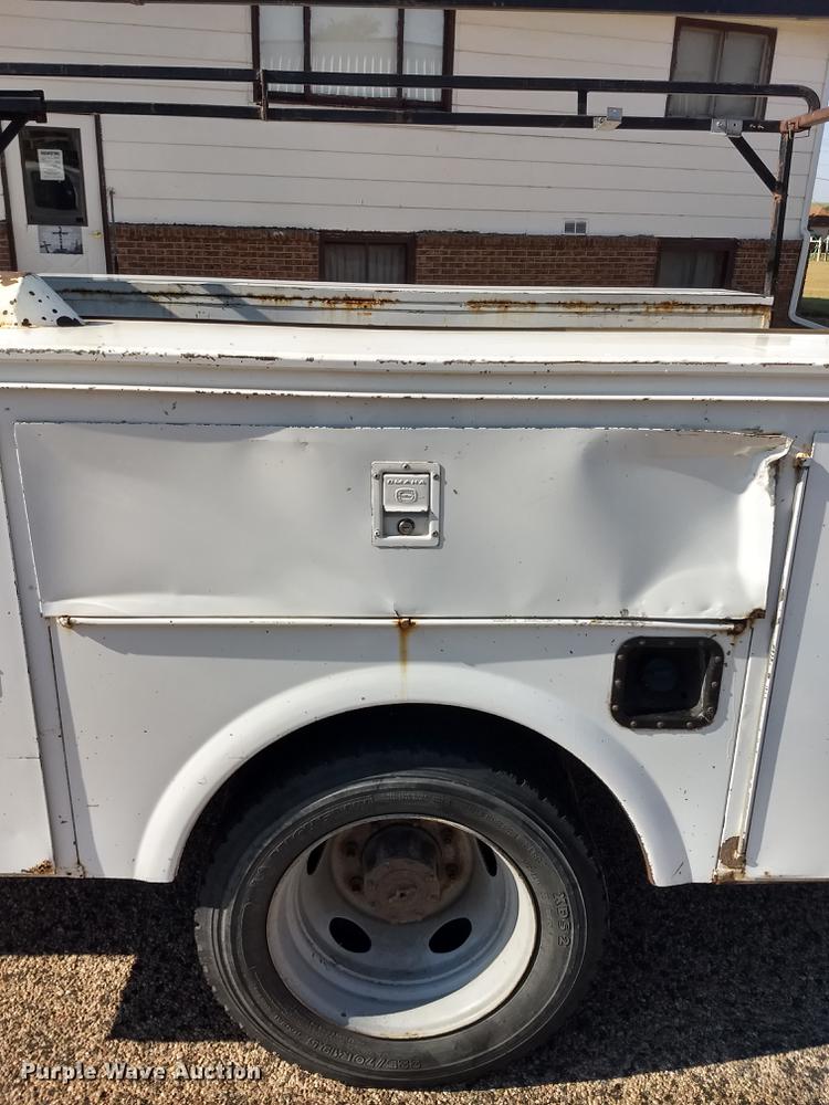 image for item ER9047 2001 Ford F450 Super Duty Crew Cab service truck