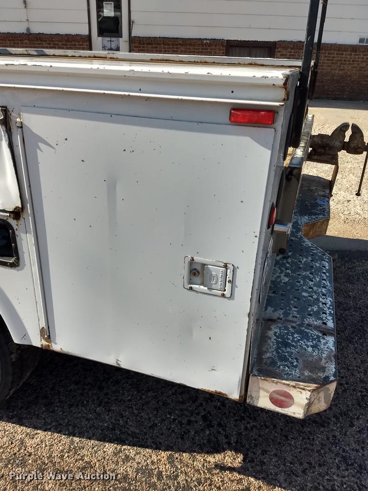 image for item ER9047 2001 Ford F450 Super Duty Crew Cab service truck