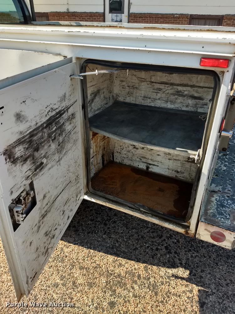 image for item ER9047 2001 Ford F450 Super Duty Crew Cab service truck