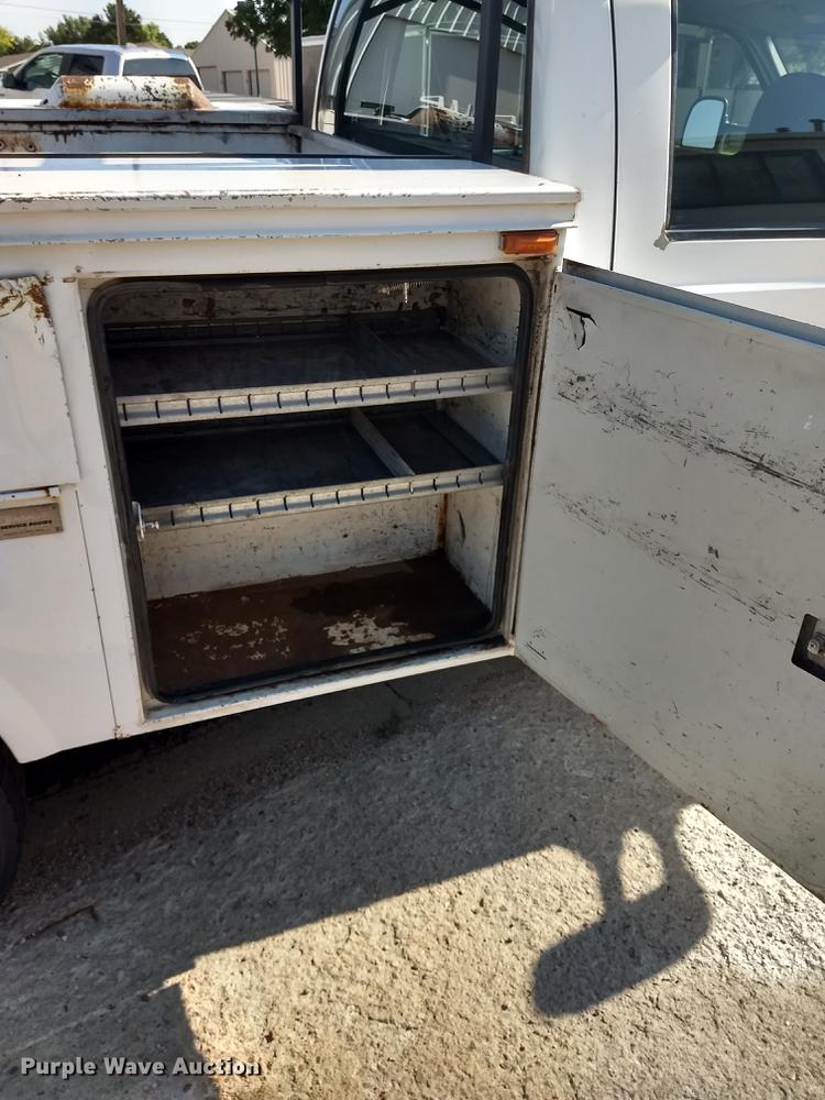 image for item ER9047 2001 Ford F450 Super Duty Crew Cab service truck