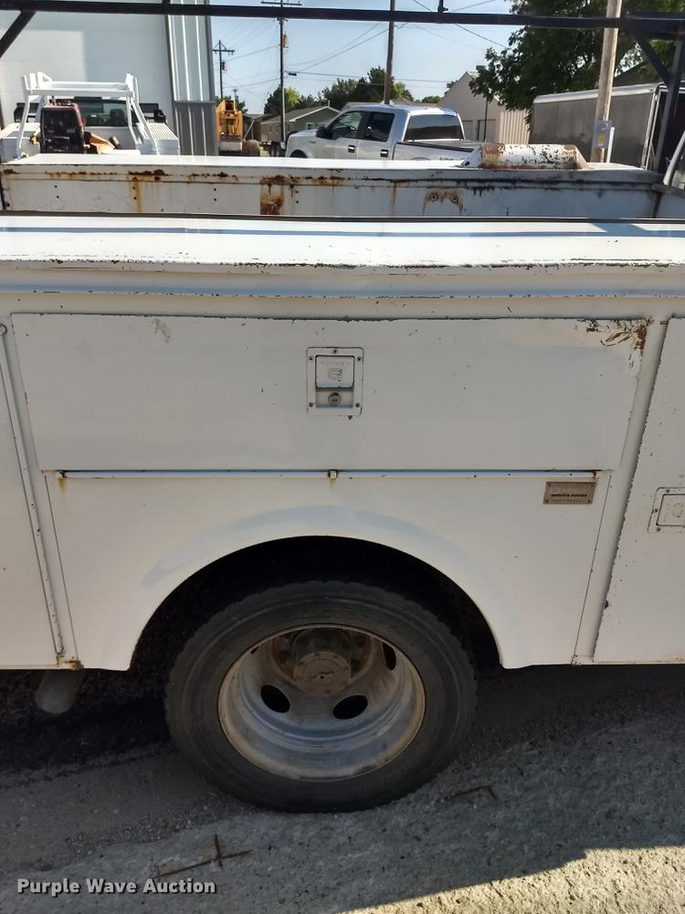 image for item ER9047 2001 Ford F450 Super Duty Crew Cab service truck