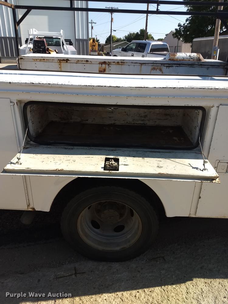 image for item ER9047 2001 Ford F450 Super Duty Crew Cab service truck