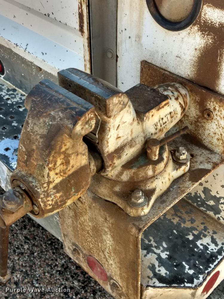 image for item ER9047 2001 Ford F450 Super Duty Crew Cab service truck