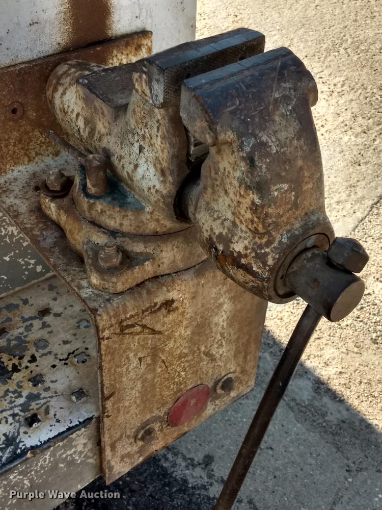 image for item ER9047 2001 Ford F450 Super Duty Crew Cab service truck