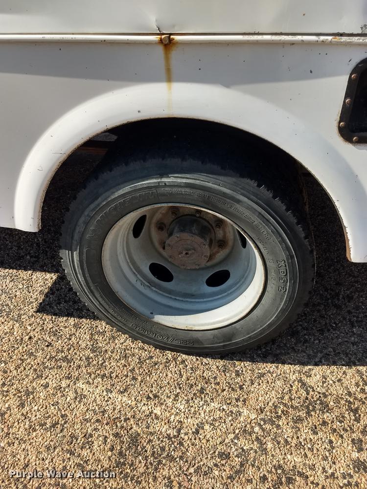 image for item ER9047 2001 Ford F450 Super Duty Crew Cab service truck