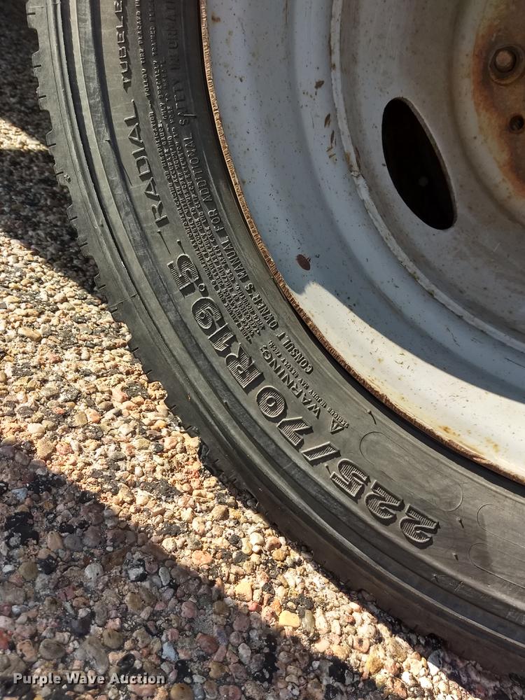 image for item ER9047 2001 Ford F450 Super Duty Crew Cab service truck