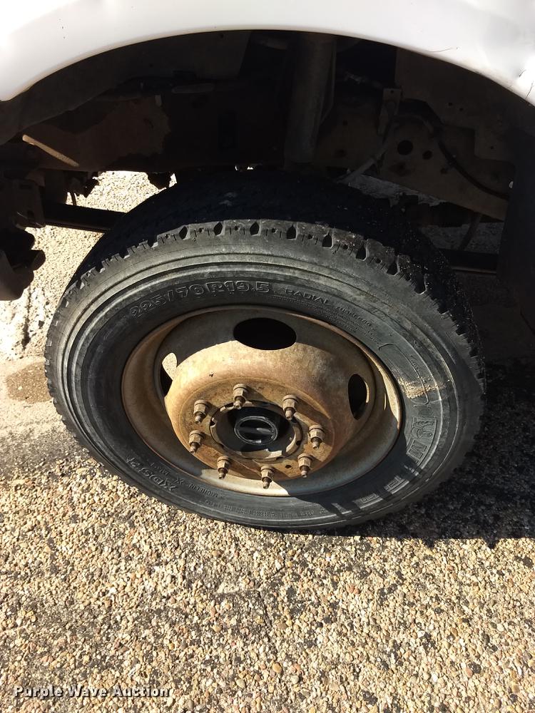 image for item ER9047 2001 Ford F450 Super Duty Crew Cab service truck