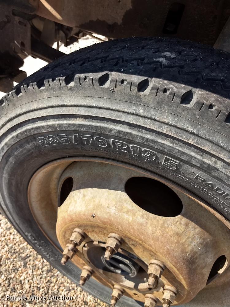 image for item ER9047 2001 Ford F450 Super Duty Crew Cab service truck