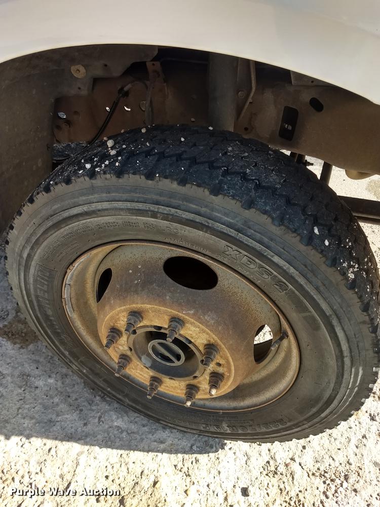 image for item ER9047 2001 Ford F450 Super Duty Crew Cab service truck