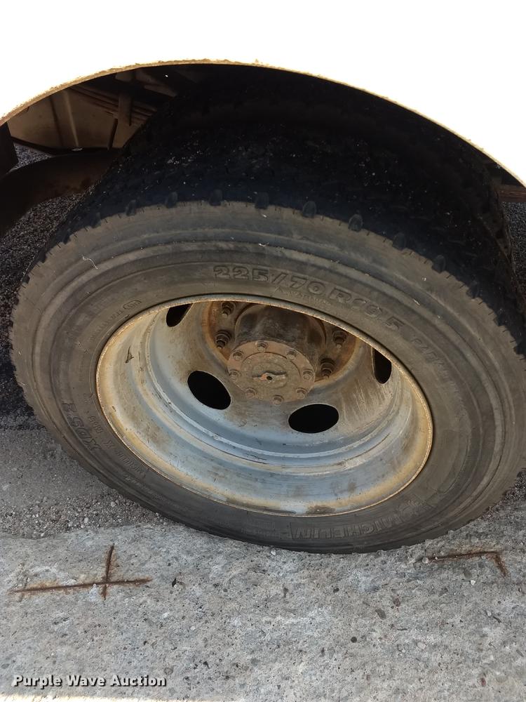 image for item ER9047 2001 Ford F450 Super Duty Crew Cab service truck