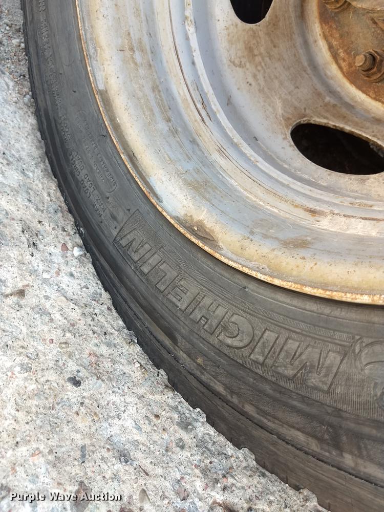 image for item ER9047 2001 Ford F450 Super Duty Crew Cab service truck