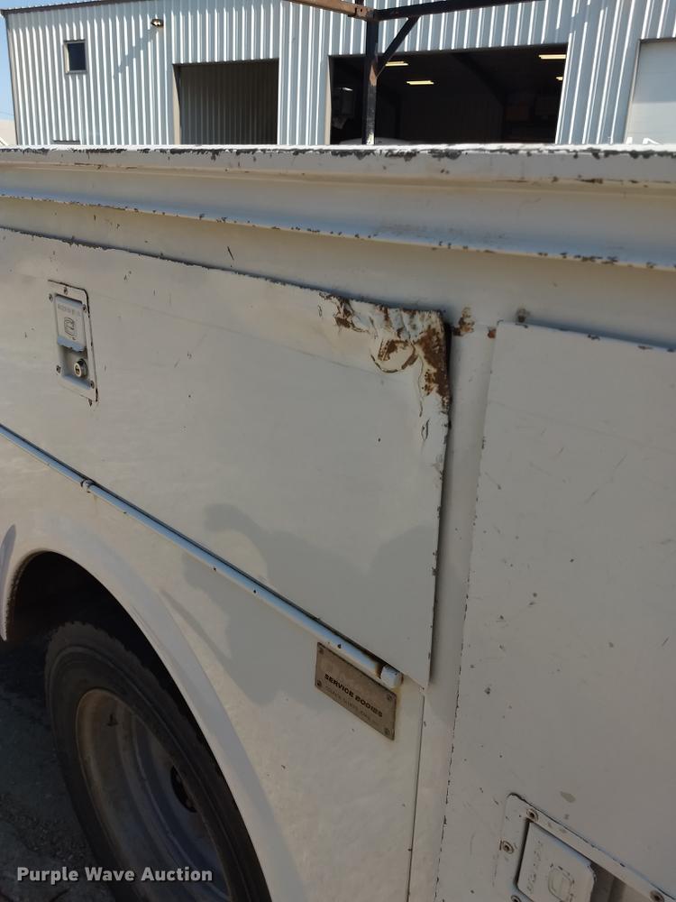 image for item ER9047 2001 Ford F450 Super Duty Crew Cab service truck