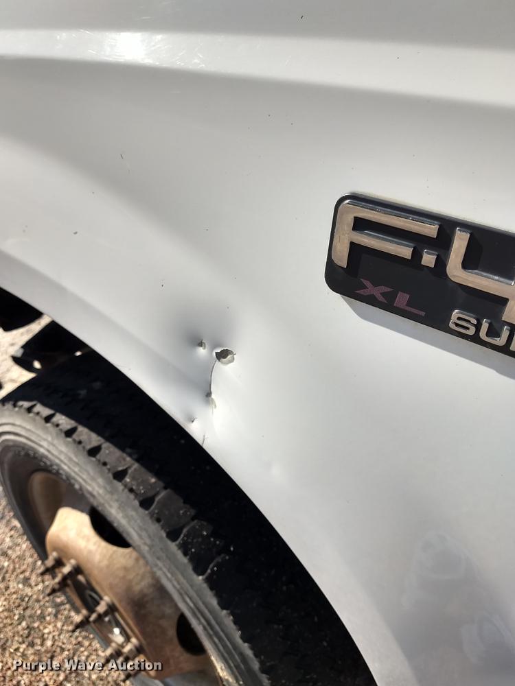 image for item ER9047 2001 Ford F450 Super Duty Crew Cab service truck