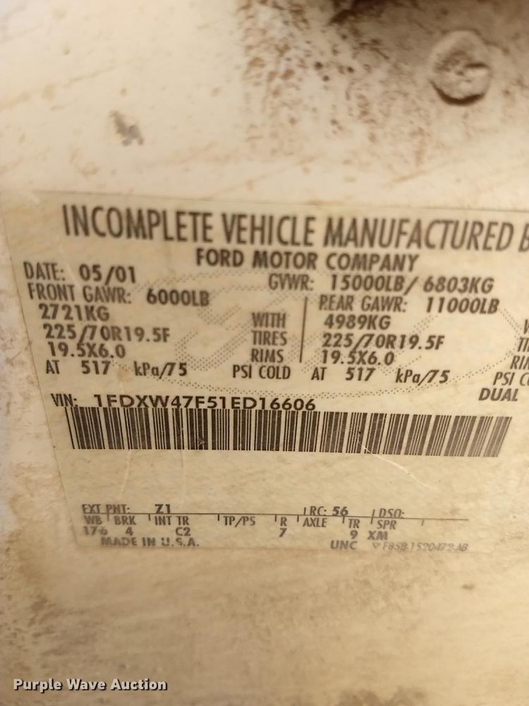 image for item ER9047 2001 Ford F450 Super Duty Crew Cab service truck