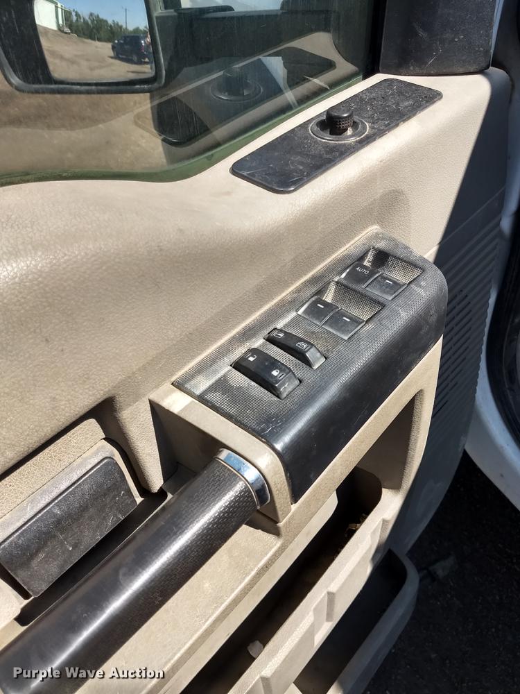 image for item ER9048 2008 Ford F550 Super Duty Crew Cab flatbed truck