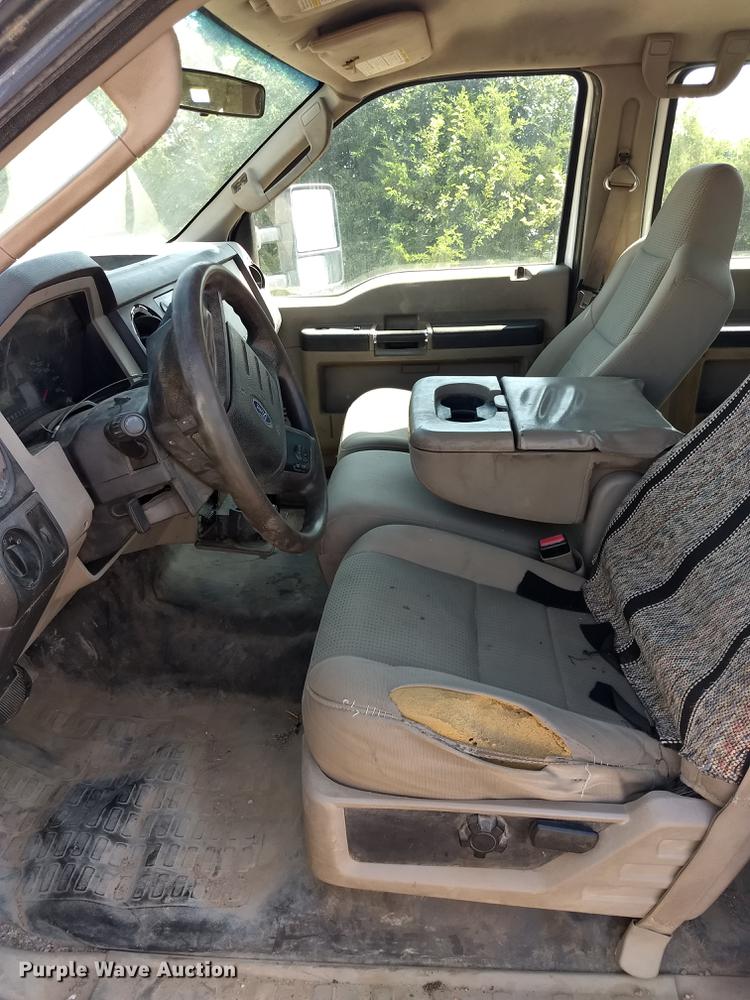 image for item ER9048 2008 Ford F550 Super Duty Crew Cab flatbed truck