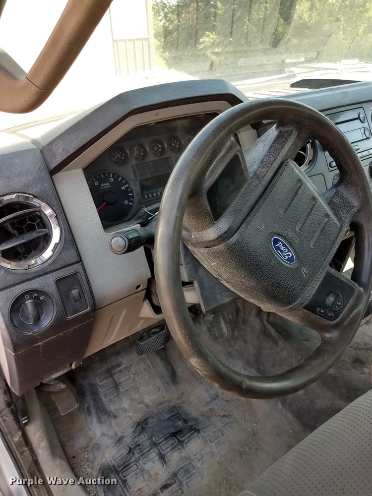 image for item ER9048 2008 Ford F550 Super Duty Crew Cab flatbed truck