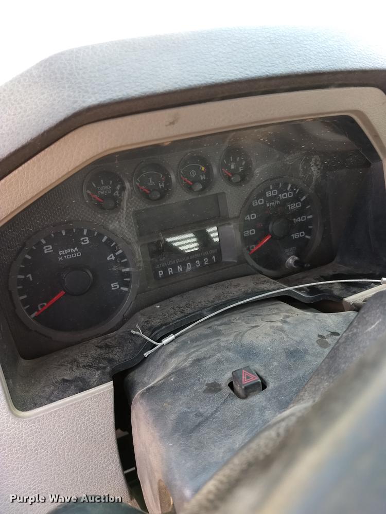 image for item ER9048 2008 Ford F550 Super Duty Crew Cab flatbed truck