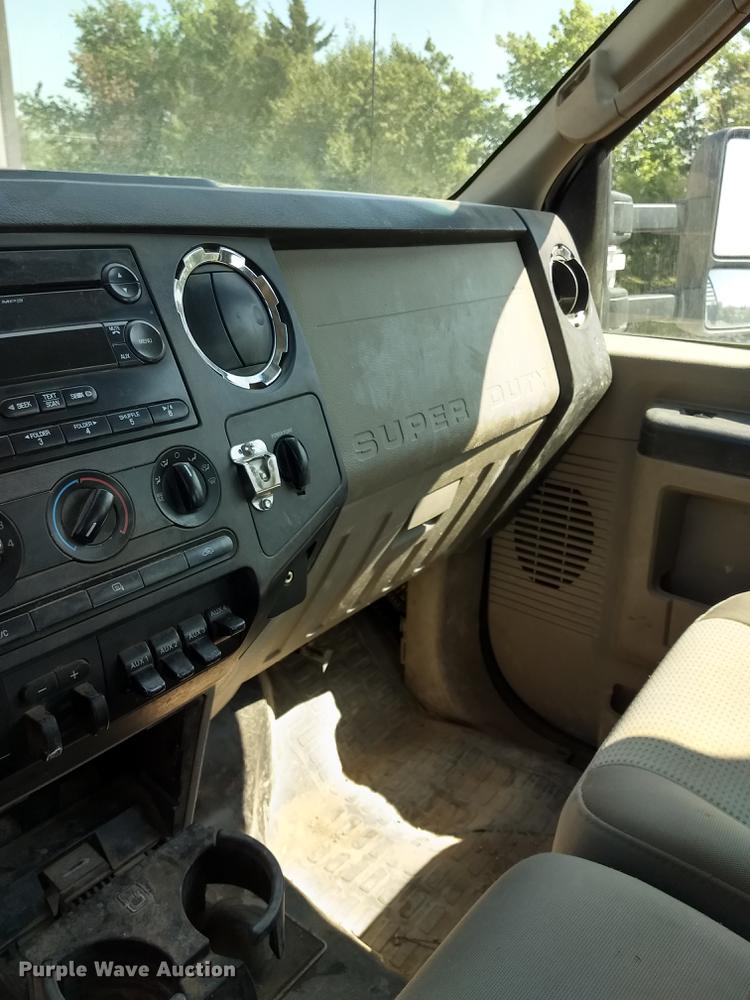 image for item ER9048 2008 Ford F550 Super Duty Crew Cab flatbed truck