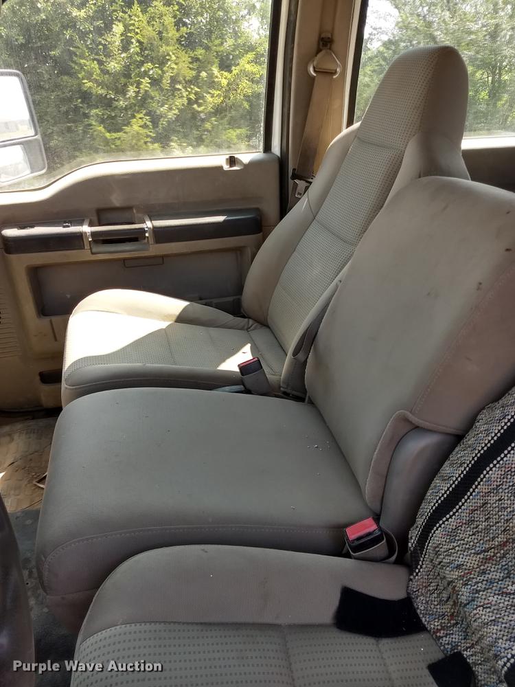 image for item ER9048 2008 Ford F550 Super Duty Crew Cab flatbed truck