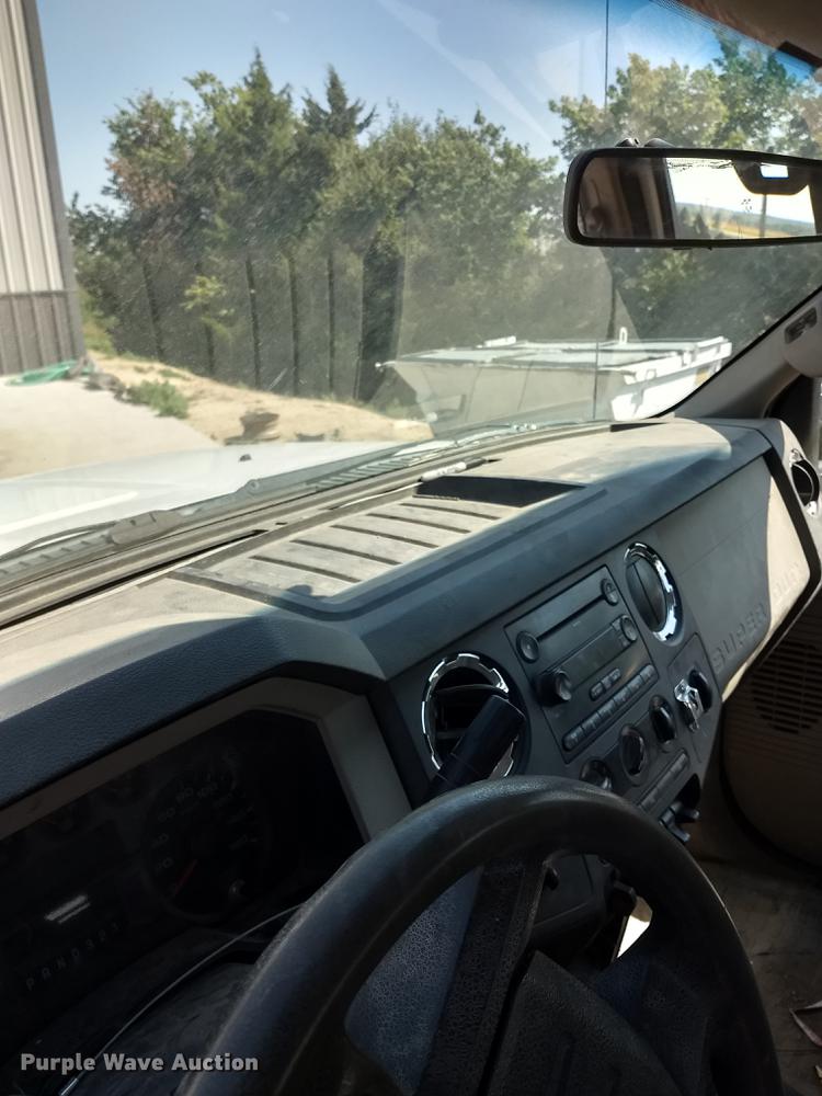 image for item ER9048 2008 Ford F550 Super Duty Crew Cab flatbed truck