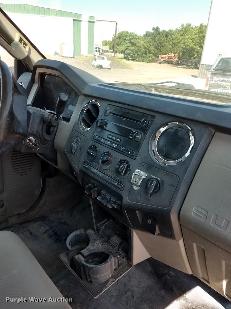 image for item ER9048 2008 Ford F550 Super Duty Crew Cab flatbed truck