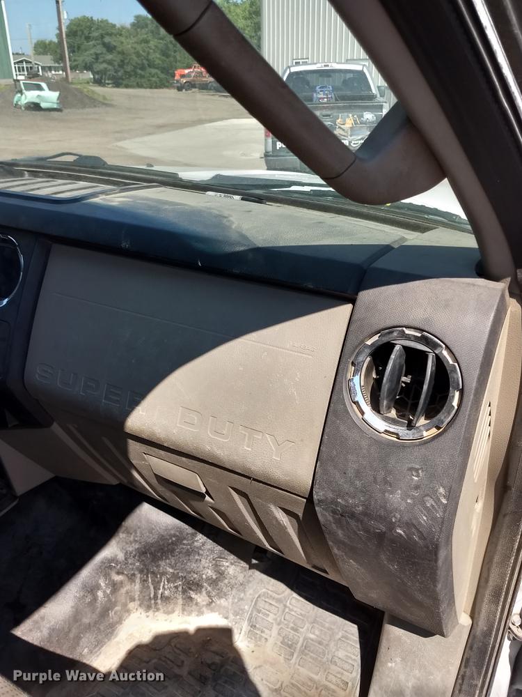 image for item ER9048 2008 Ford F550 Super Duty Crew Cab flatbed truck