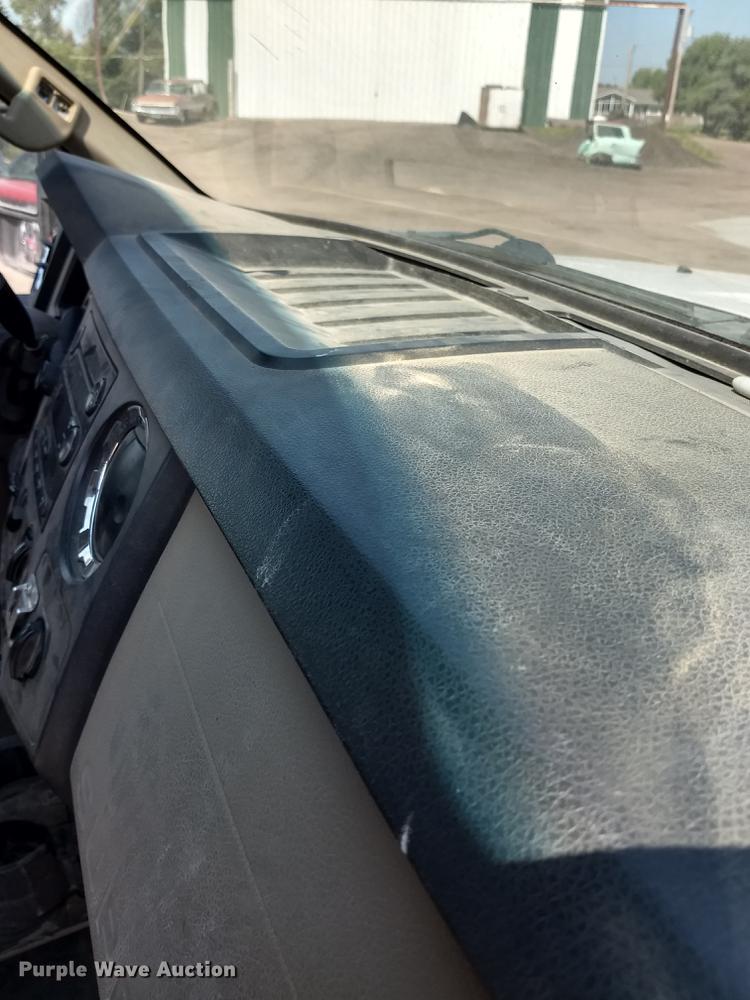 image for item ER9048 2008 Ford F550 Super Duty Crew Cab flatbed truck