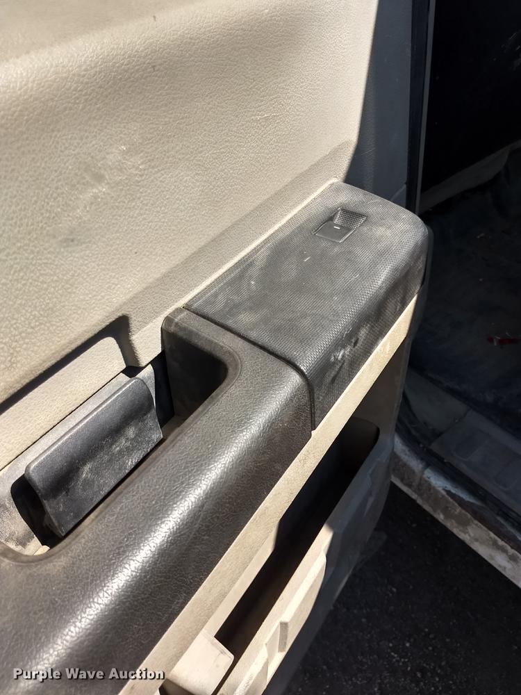 image for item ER9048 2008 Ford F550 Super Duty Crew Cab flatbed truck