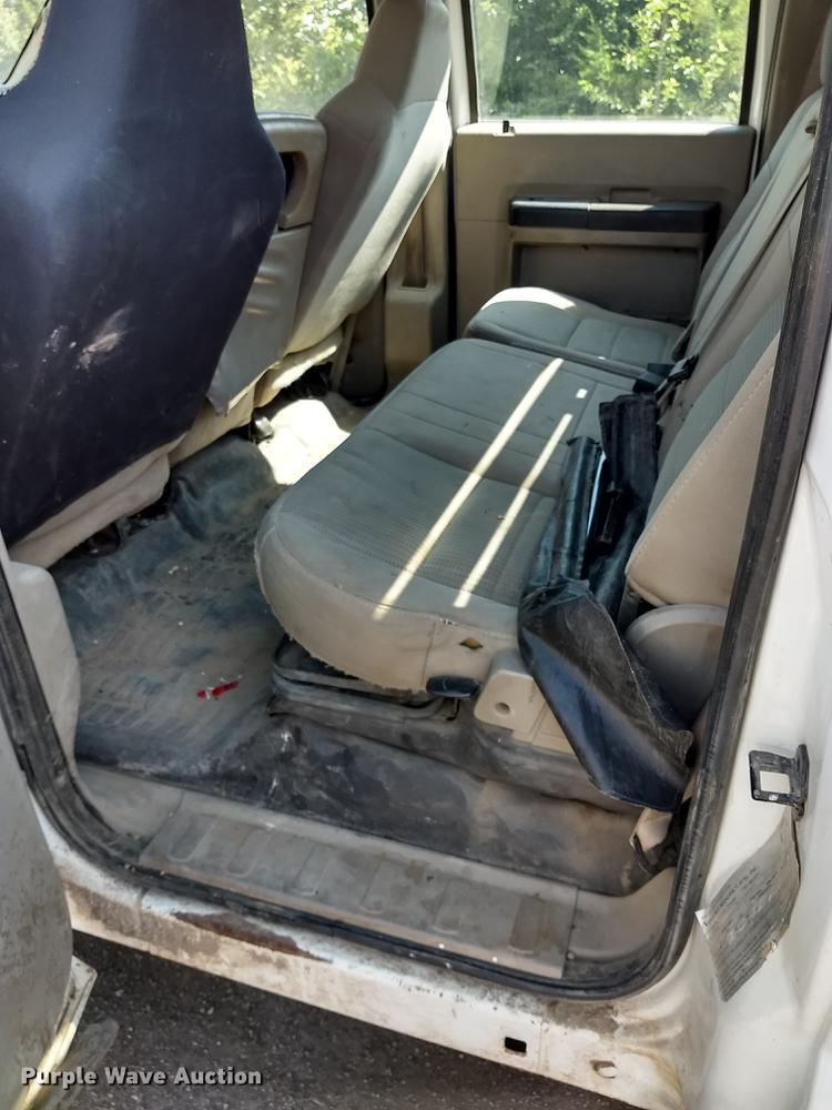 image for item ER9048 2008 Ford F550 Super Duty Crew Cab flatbed truck