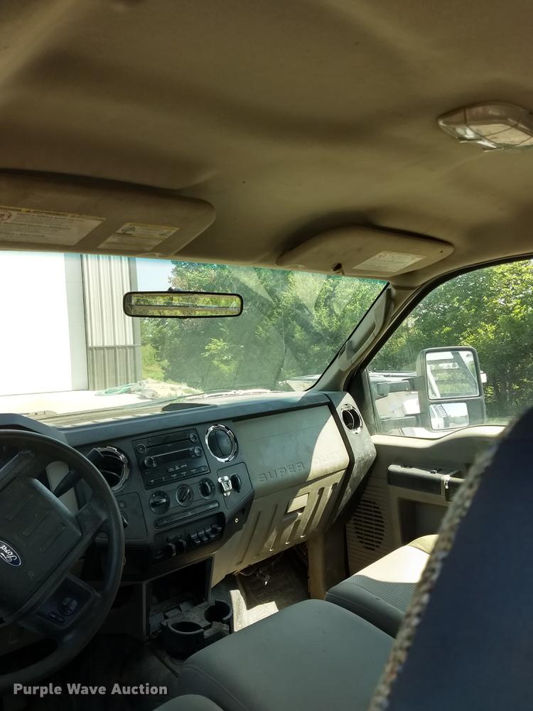 image for item ER9048 2008 Ford F550 Super Duty Crew Cab flatbed truck