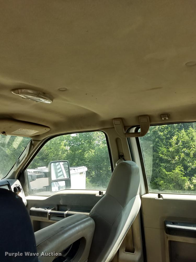 image for item ER9048 2008 Ford F550 Super Duty Crew Cab flatbed truck