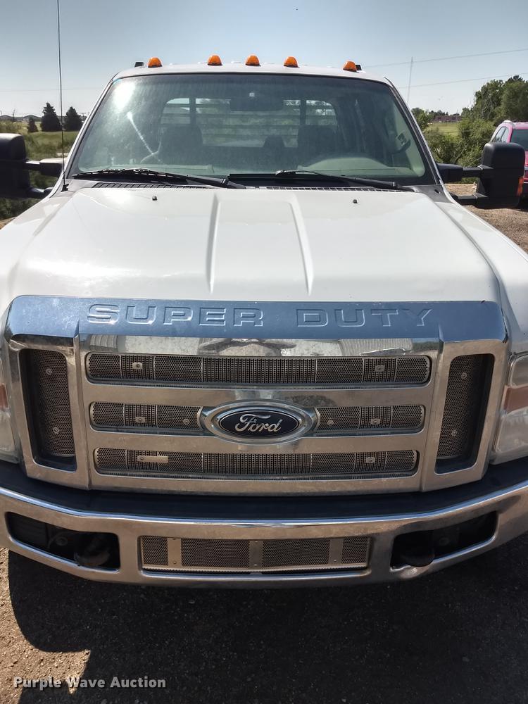 image for item ER9048 2008 Ford F550 Super Duty Crew Cab flatbed truck