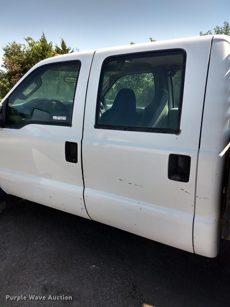 image for item ER9048 2008 Ford F550 Super Duty Crew Cab flatbed truck