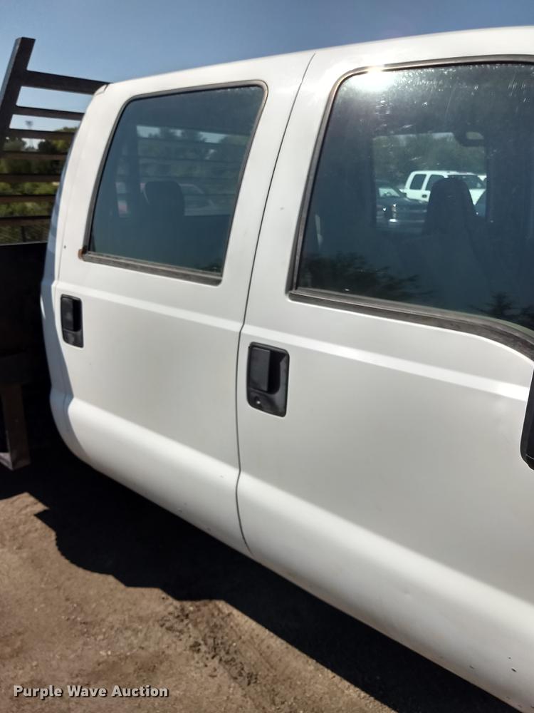 image for item ER9048 2008 Ford F550 Super Duty Crew Cab flatbed truck