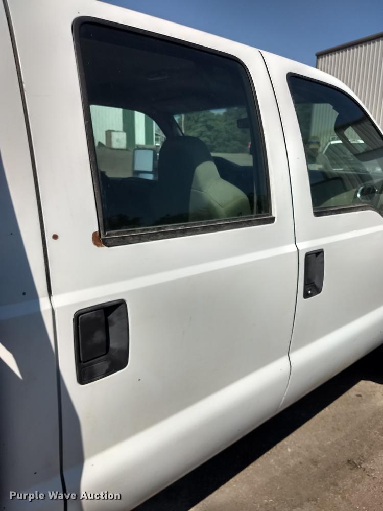 image for item ER9048 2008 Ford F550 Super Duty Crew Cab flatbed truck