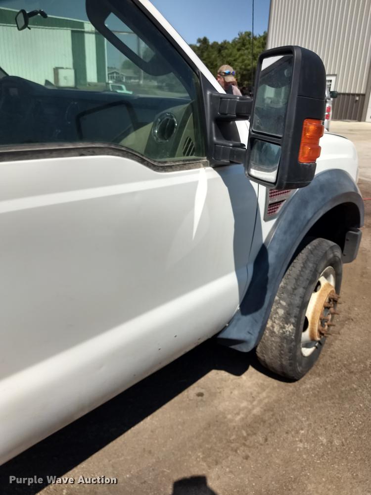 image for item ER9048 2008 Ford F550 Super Duty Crew Cab flatbed truck