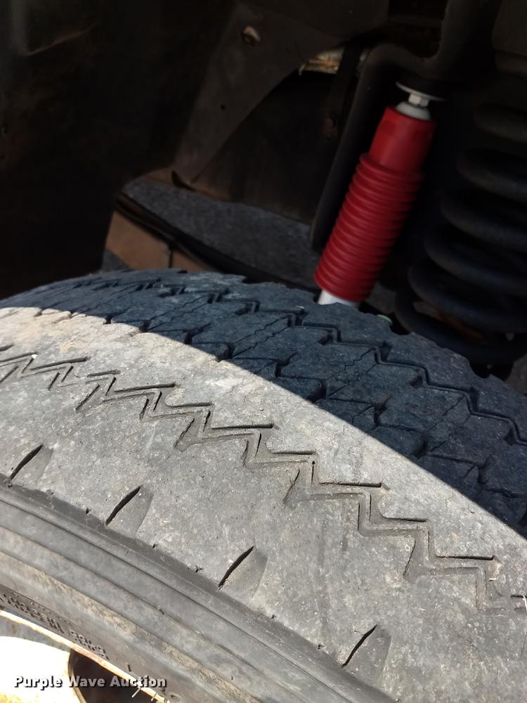 image for item ER9048 2008 Ford F550 Super Duty Crew Cab flatbed truck