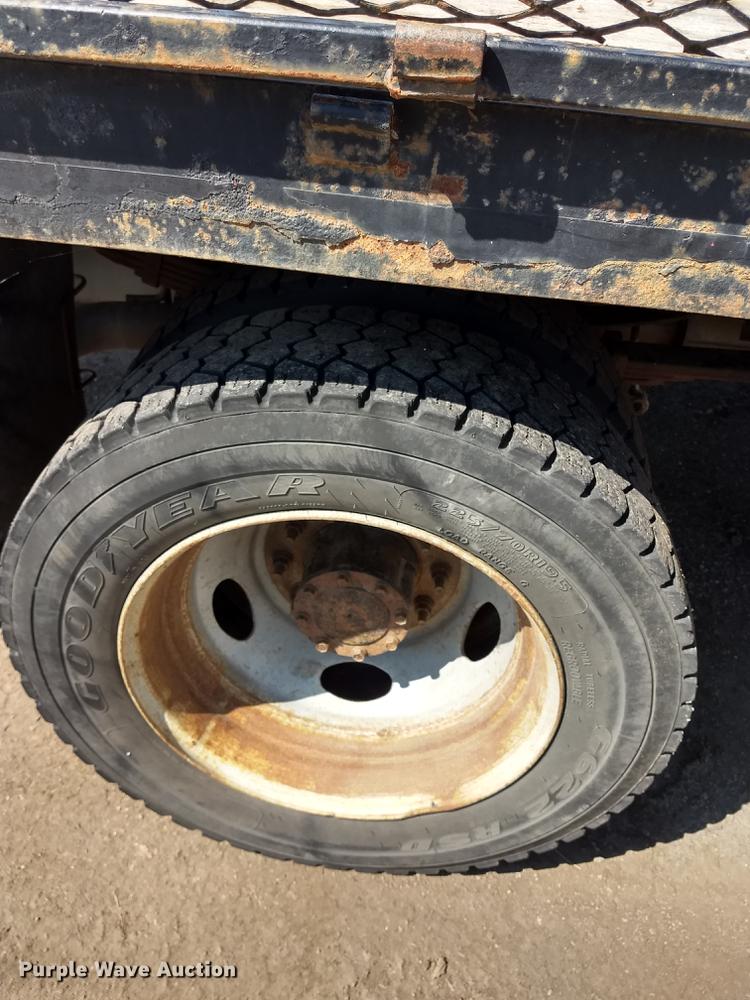 image for item ER9048 2008 Ford F550 Super Duty Crew Cab flatbed truck