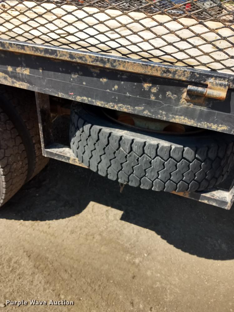 image for item ER9048 2008 Ford F550 Super Duty Crew Cab flatbed truck