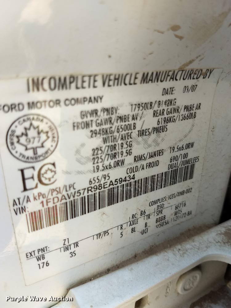 image for item ER9048 2008 Ford F550 Super Duty Crew Cab flatbed truck