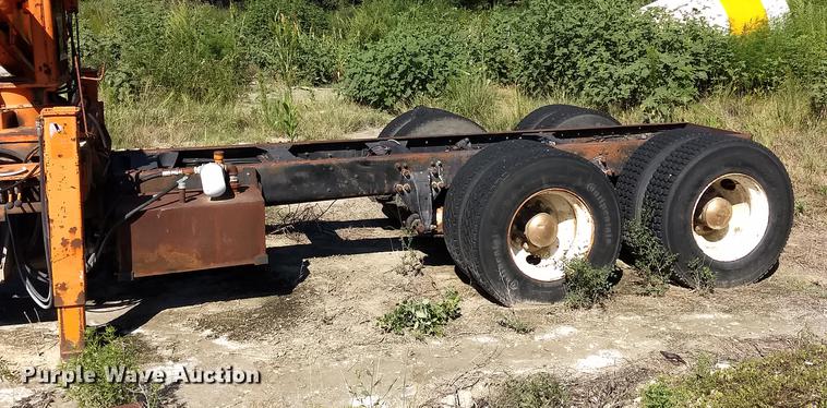 image for item ER9049 1994 Freightliner FLD120 crane truck