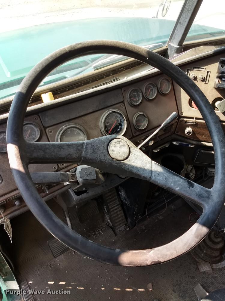 image for item ER9049 1994 Freightliner FLD120 crane truck