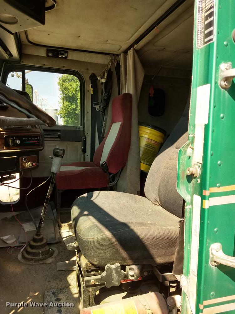 image for item ER9049 1994 Freightliner FLD120 crane truck