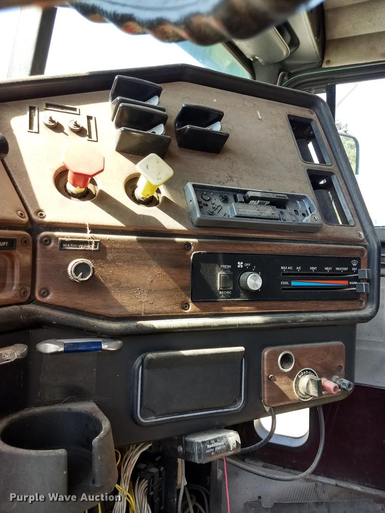 image for item ER9049 1994 Freightliner FLD120 crane truck