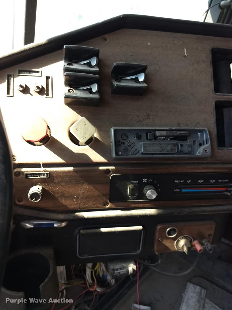 image for item ER9049 1994 Freightliner FLD120 crane truck